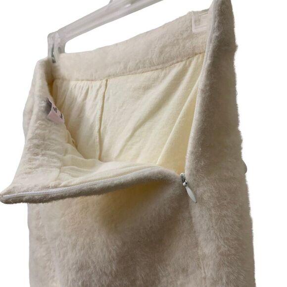 Coquette Kawaii Style White Lace Trim Mini Skirt with Built-In Shorts & Ribbon - Picture 6 of 11